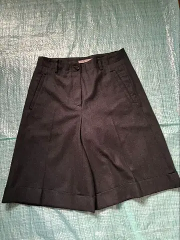 다크 그레이 숏팬츠