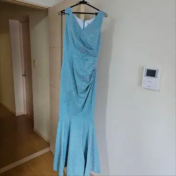 우나 발레리 스카이블루 L 사이즈 라메 플레어 드레스