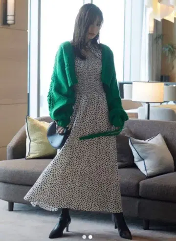 SNIDEL 데콜테 오픈 도트 프린트 원피스