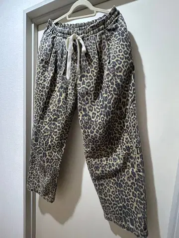 searoomlynn 허리 개더 canvas 턱 팬츠 레오파드