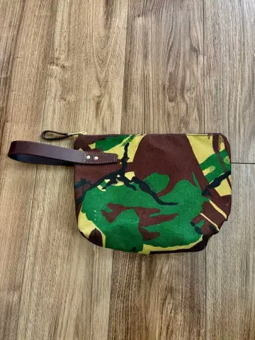 John Chapman 캔버스 x 가죽 파우치 카모 무늬