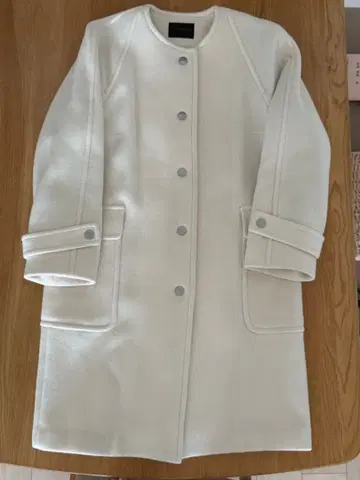 TOMORROWLAND 화이트 노카라 코트