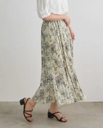 [ 새상품 ] 선 꽃무늬 조젯 플리츠 스커트