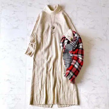 새상품급 스픽앤스팬 캐시미어 부드러운 백 슬릿 니트 원피스