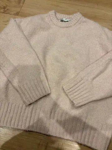 부드러운 니트 얇은 핑크 크루넥