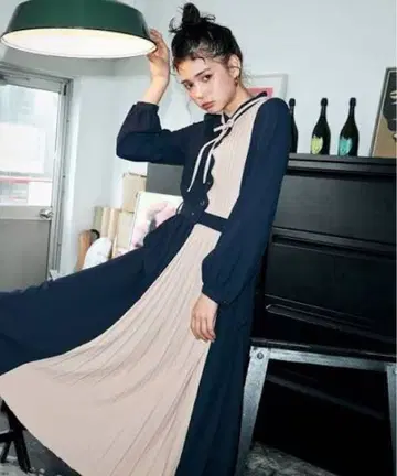 스캘럽 디자인 원피스 플리츠 롱 바이컬러 리본