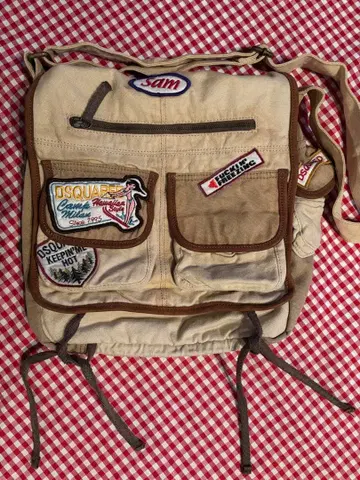 DSQUARED2 서핑 패치 숄더백 베이지