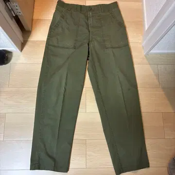 올리브 그린 베이커 팬츠