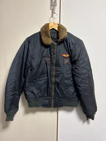 스피왝의 플라이트 자켓 B-15F