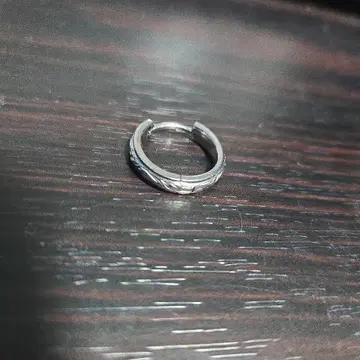 실버 트위스트 디자인 귀걸이 (한쪽용)