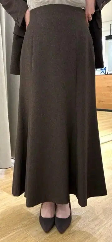 SUIT SQAURE 브라운 롱 플레어 스커트