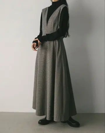 [ STYLEMIXER ] 딥 V 플레어 원피스