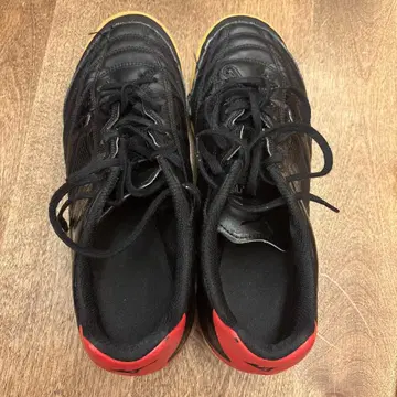 모달리티드 블랙/레드 축구화