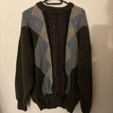 올리브 그린 아가일 무늬 니트 스웨터