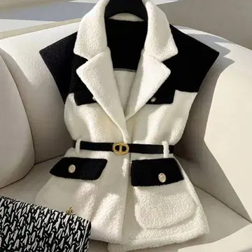 새상품급 플리스 자켓 퍼 슬리브리스 블랙 화이트 벨트 포함