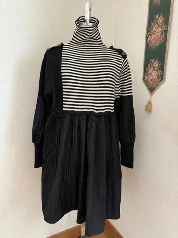 터틀넥 스트라이프 원피스