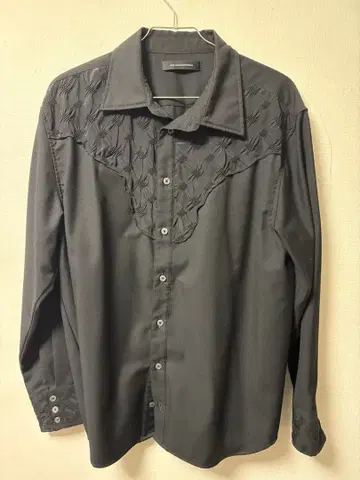 NOT CONVENTIONAL 자수 블랙 긴팔 셔츠 낫컨벤셔널