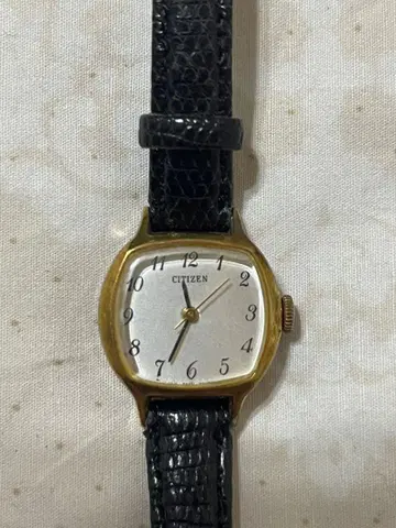 CITIZEN 4-6817465 실버 골드 스퀘어 시계