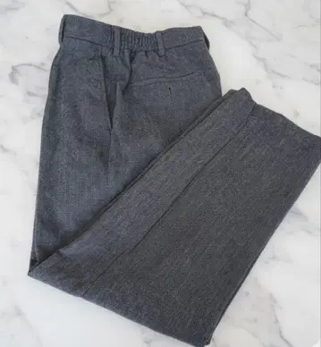 유니클로 턱 와이드 팬츠 S 사이즈 헤링본 그레이