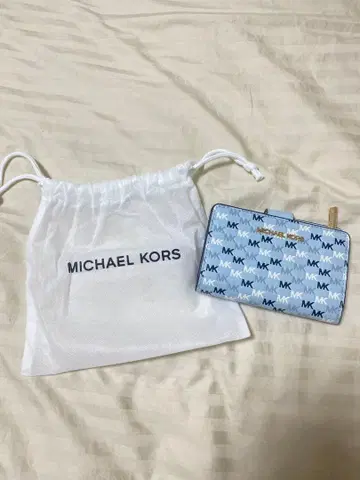MICHAEL KORS 접이식 지갑 라이트 블루 수납 가방 포함