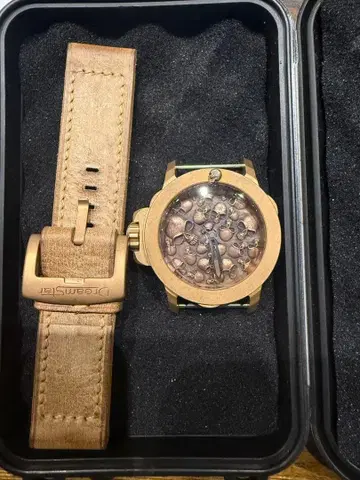 스컬 모티브 브론즈 자동 와인딩 손목시계