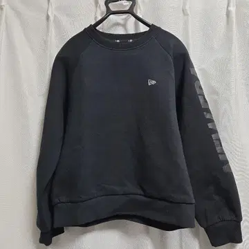 NEW ERA 블랙 맨투맨 트레이닝복