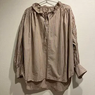 슬로브 이에나 턱 컬러 볼륨 슬리브 블라우스