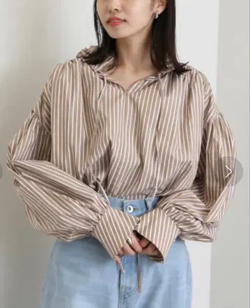 슬로브 이에나 턱 컬러 볼륨 슬리브 블라우스