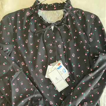 [ 새상품 ] 로페피크닉 도라에몽 컬렉션 꽃무늬 블라우스 도라미 블랙