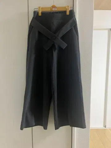 다크 그레이 와이드 팬츠