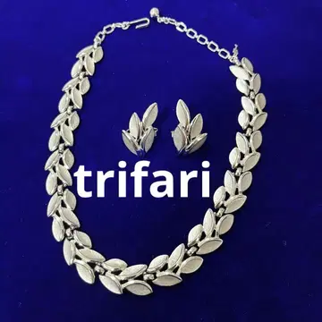 Triari 실버 리프 모티브 목걸이와 귀찌 세트