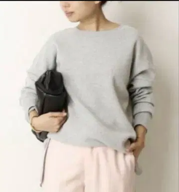 새상품급 두지엠 클라세 fluffy 스무스 크루넥 풀오버