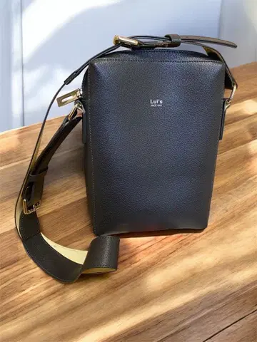 Lui's 스플릿 레더 파우치 네이비 새상품급 백