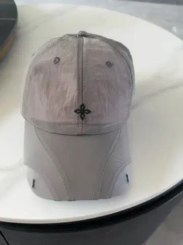 그레이 자수 로고 야구 모자