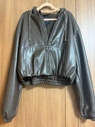 alo 다크 브라운 가죽 느낌 자켓 숏팬츠 셋업