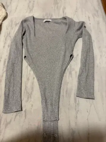 Blandly 그레이 바디수트 긴팔