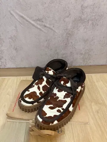 clarks 소 패턴 로퍼 통굽 모카신