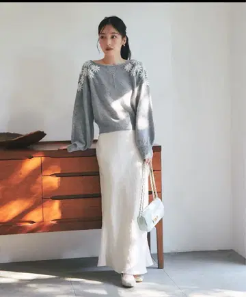 택 포함 새상품 새틴 내로우 스커트 PS 라이트 그레이