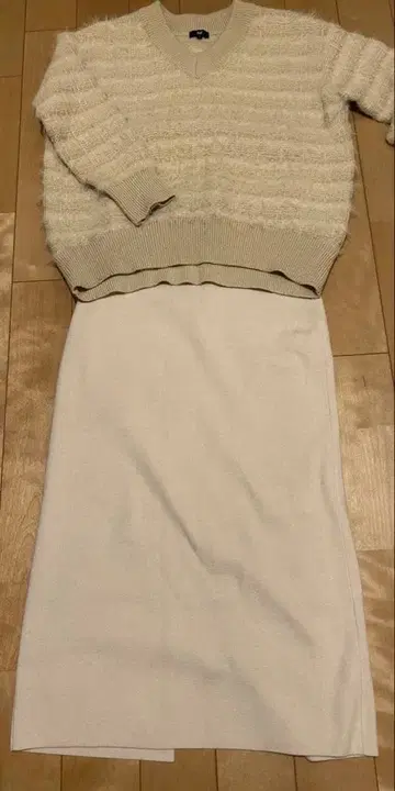 PLST 베이지 V넥 니트 니트 타이트 스커트 S 사이즈 셋업