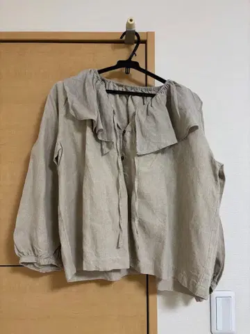 새상품급 nest Robe 프릴 긴팔 블라우스