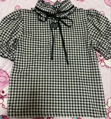 MARS 원톤 하트 파임 골지 체크 반팔 상의