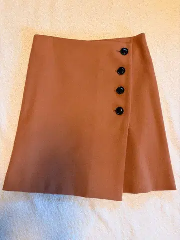 SPICK AND SPAN 버튼 포함 브라운 미니 스커트