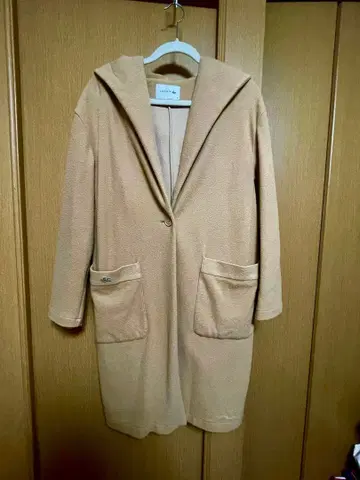 LACOSTE 후드 부착 베이지 롱 코트 40