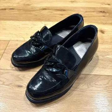 BeauFort 뷰포트 귀여운 에나멜 통굽 체인 로퍼