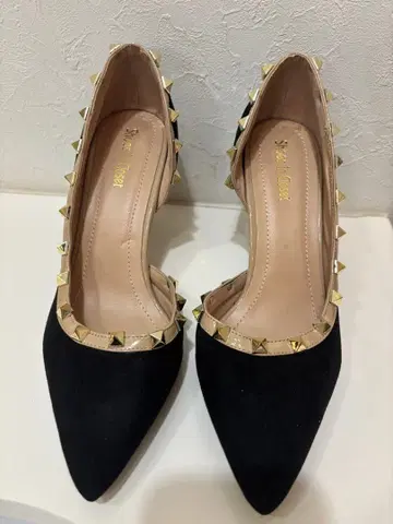 스터드 장식 블랙 하이힐 펌프스, 발렌티노 스타일