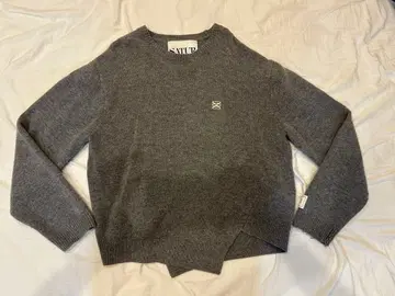 SATUR 그레이 크루넥 스웨터