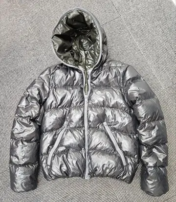 DUVETICA 후드 부착 다운 자켓 사이즈 50 블랙