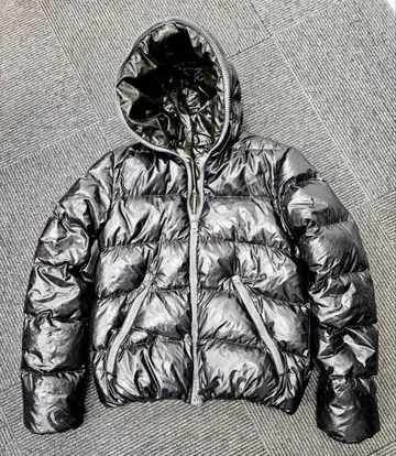 DUVETICA 후드 부착 다운 자켓 사이즈 50 블랙