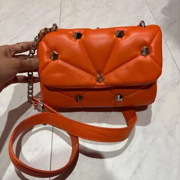 ZARA 오렌지 컬러 스터드 숄더백