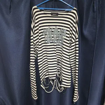 GRANCY 큐빅 보더 데미지 롱T